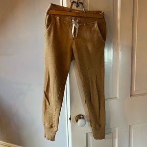 Aritzia Wilfred Free Joggers/Sweats